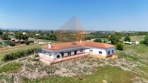 Moradia T4 para Venda em Marvila, Ribeira Santarém, São Salvador, São Nicolau