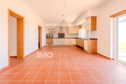 Moradia T4 para Venda em Marvila, Ribeira Santarém, São Salvador, São Nicolau