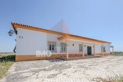 Moradia T4 para Venda em Marvila, Ribeira Santarém, São Salvador, São Nicolau