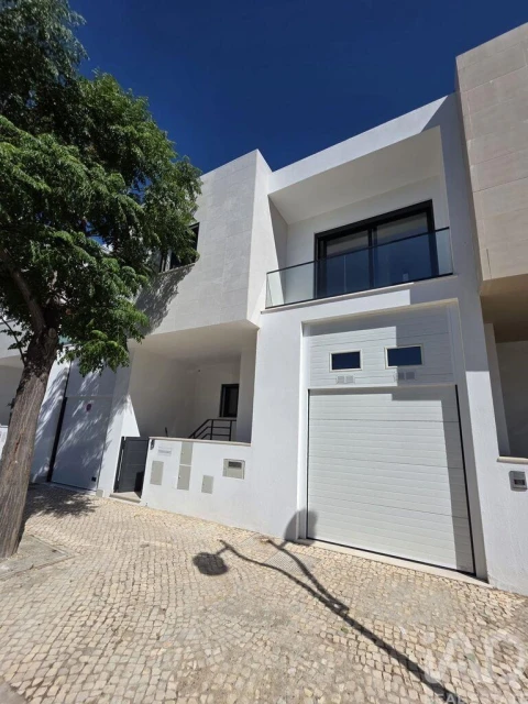 Moradia T3 para Venda em Vila Real de Santo Antonio