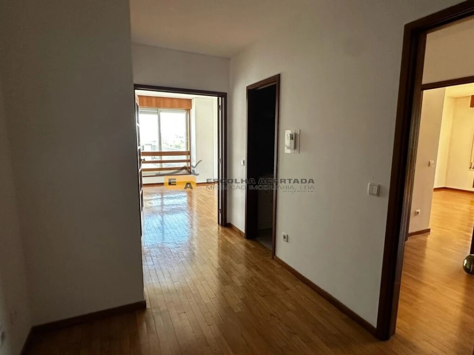 Apartamento T2 para Venda em Cidade da Maia Foto 11