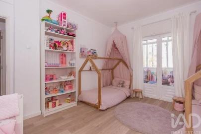 Apartamento T3 para Venda em Ramada e Caneças