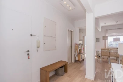 Apartamento T3 para Venda em Ramada e Caneças