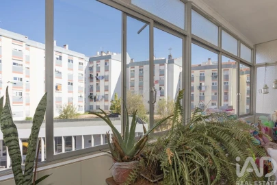 Apartamento T3 para Venda em Ramada e Caneças