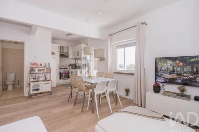 Apartamento T3 para Venda em Ramada e Caneças