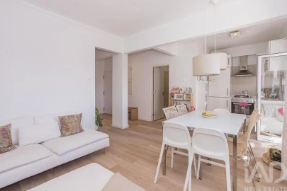 Apartamento T3 para Venda em Ramada e Caneças