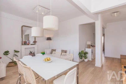 Apartamento T3 para Venda em Ramada e Caneças