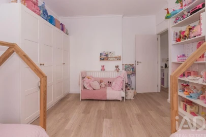 Apartamento T3 para Venda em Ramada e Caneças