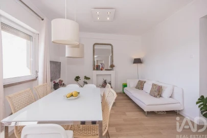 Apartamento T3 para Venda em Ramada e Caneças