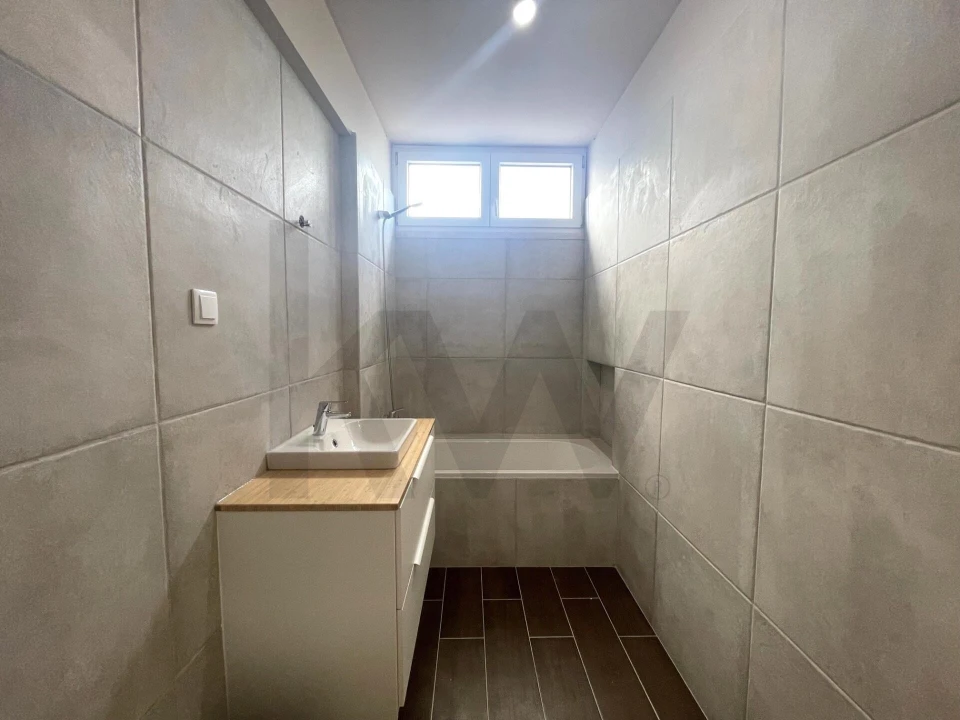 Apartamento T3 para Arrendamento em Alvalade Foto 23