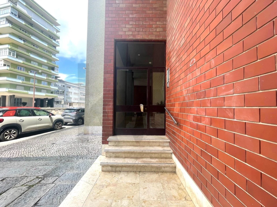 Apartamento T3 para Arrendamento em Alvalade Foto 45