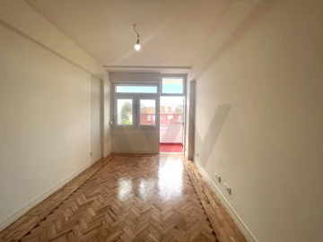 Apartamento T3 para Arrendamento em Alvalade