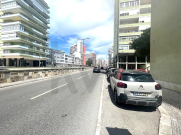 Apartamento T3 para Arrendamento em Alvalade