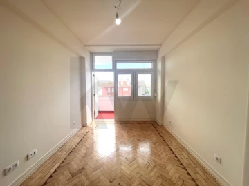 Apartamento T3 para Arrendamento em Alvalade