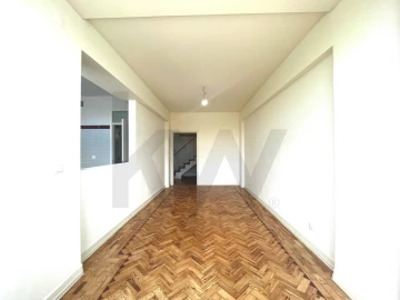 Apartamento T3 para Arrendamento em Alvalade