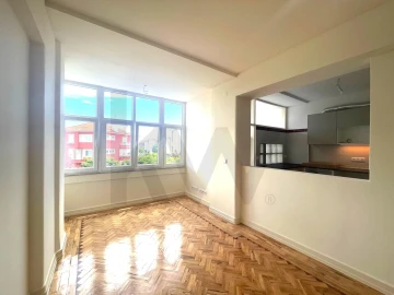 Apartamento T3 para Arrendamento em Alvalade
