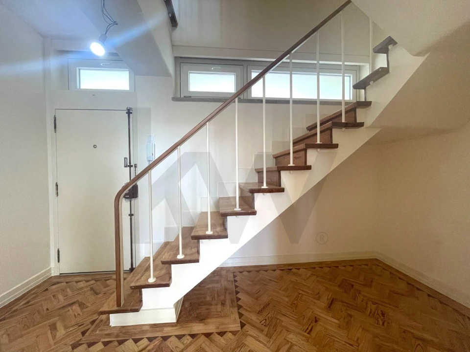 Apartamento T3 para Arrendamento em Alvalade Foto 18