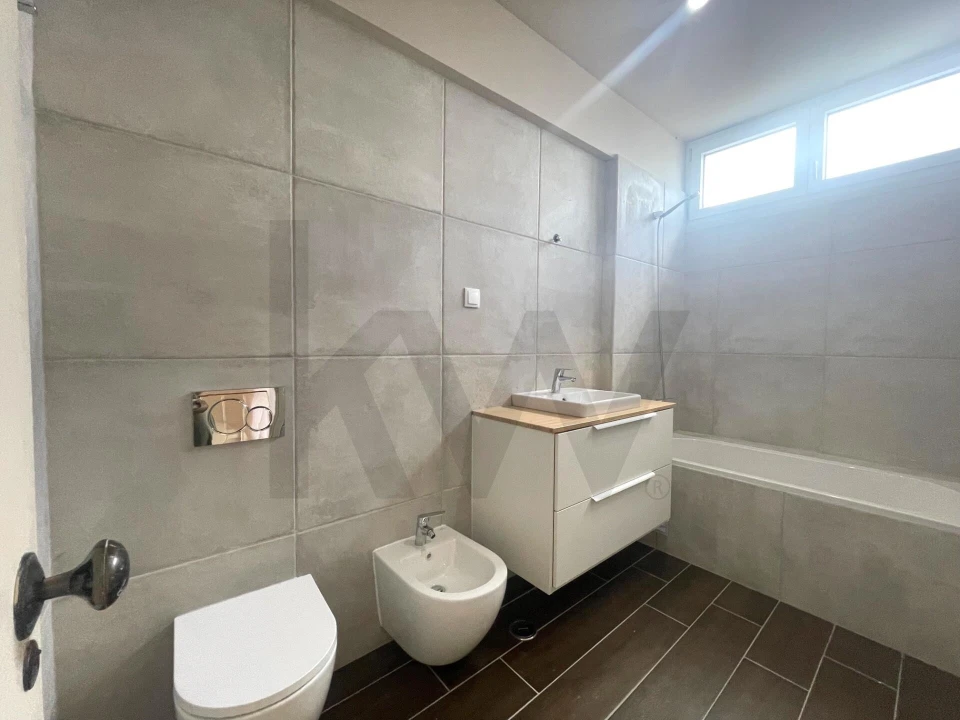 Apartamento T3 para Arrendamento em Alvalade Foto 25
