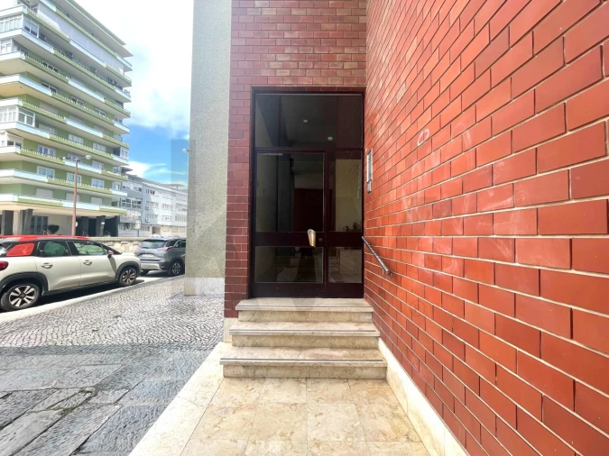 Apartamento T3 para Arrendamento em Alvalade Foto 45