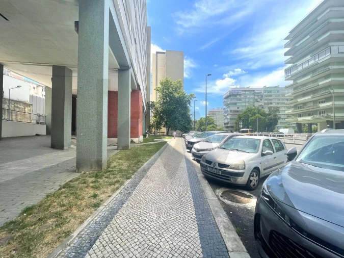 Apartamento T3 para Arrendamento em Alvalade Foto 46