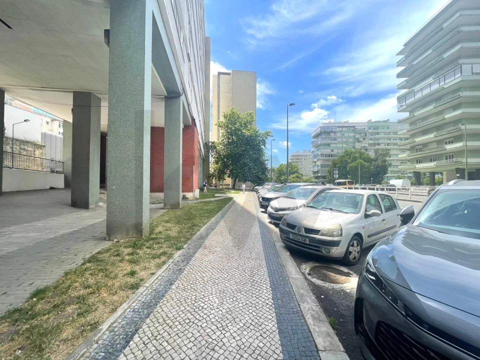 Apartamento T3 para Arrendamento em Alvalade Foto 46