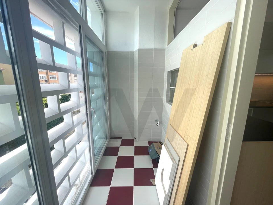 Apartamento T3 para Arrendamento em Alvalade Foto 14