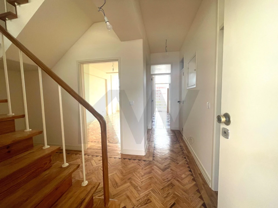 Apartamento T3 para Arrendamento em Alvalade Foto 1