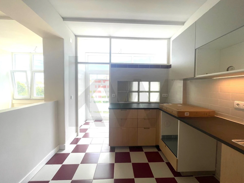 Apartamento T3 para Arrendamento em Alvalade Foto 13