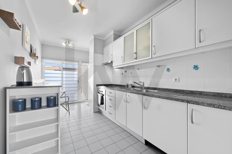 Apartamento T2 para Venda em Caniço Foto 10