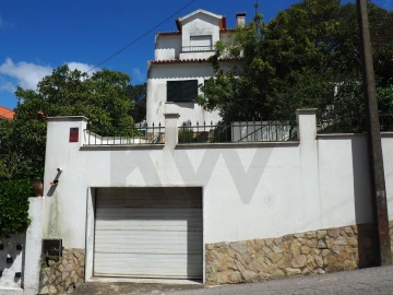 Moradia T4 para Venda em Venda do Pinheiro e Santo Estêvão das Galés