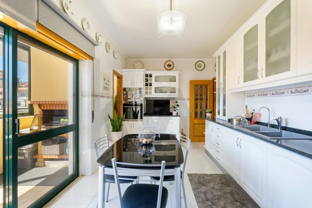 Apartamento T2 para Venda em Queluz e Belas Foto 2