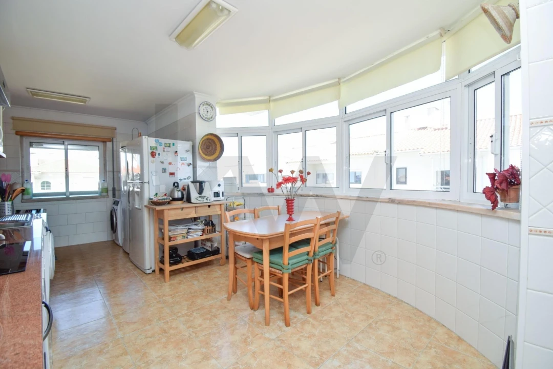 Apartamento T4 para Venda em Carcavelos e Parede Foto 15