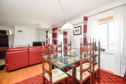 Apartamento T4 para Venda em Carcavelos e Parede