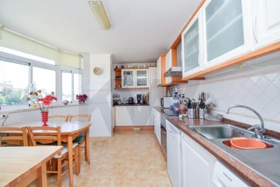 Apartamento T4 para Venda em Carcavelos e Parede