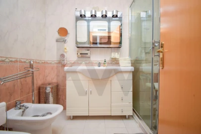 Apartamento T4 para Venda em Carcavelos e Parede