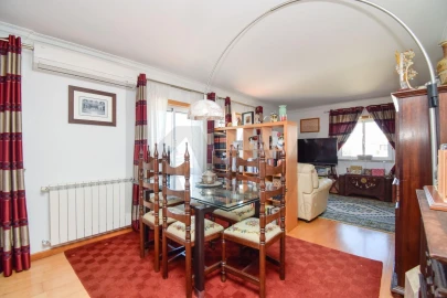 Apartamento T4 para Venda em Carcavelos e Parede