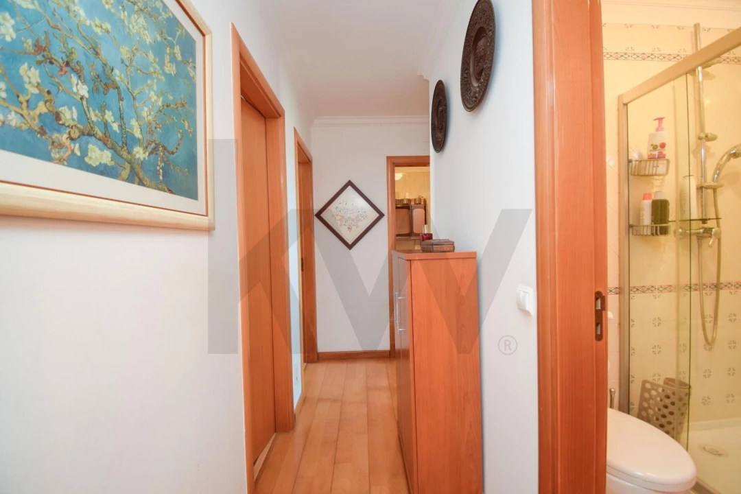 Apartamento T4 para Venda em Carcavelos e Parede Foto 19