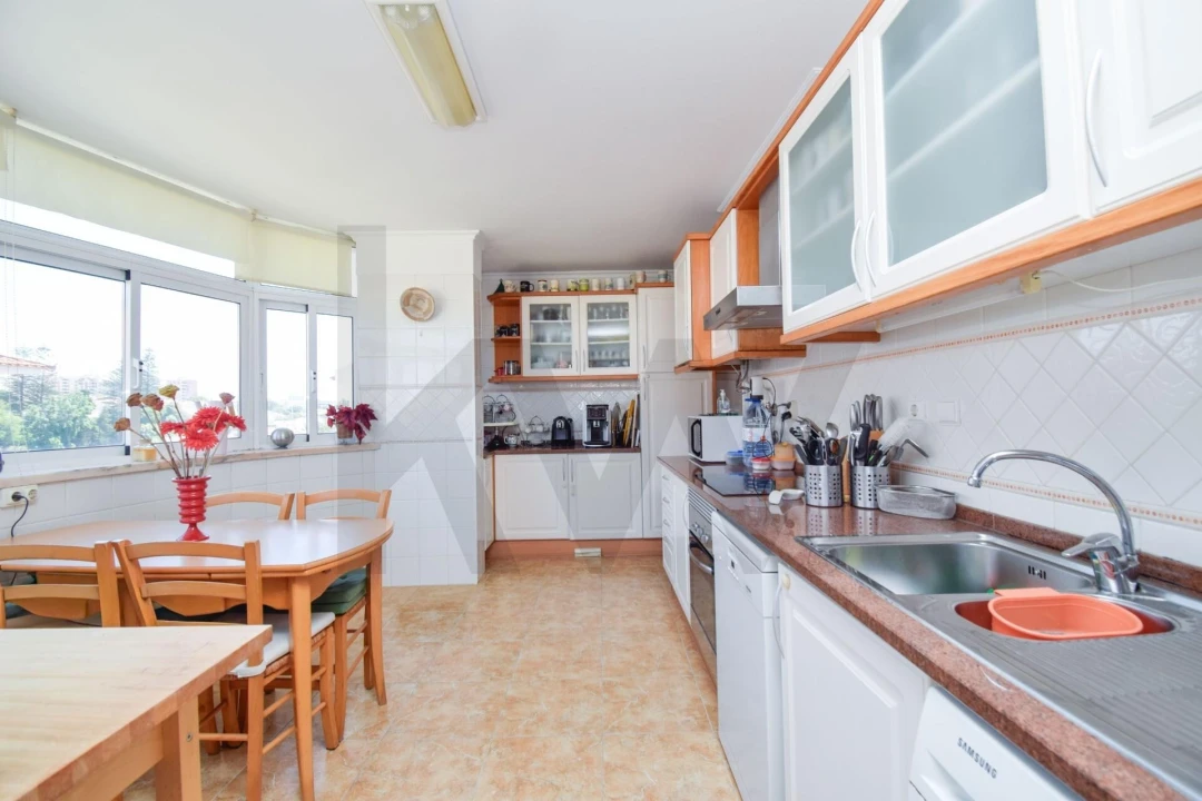 Apartamento T4 para Venda em Carcavelos e Parede Foto 17