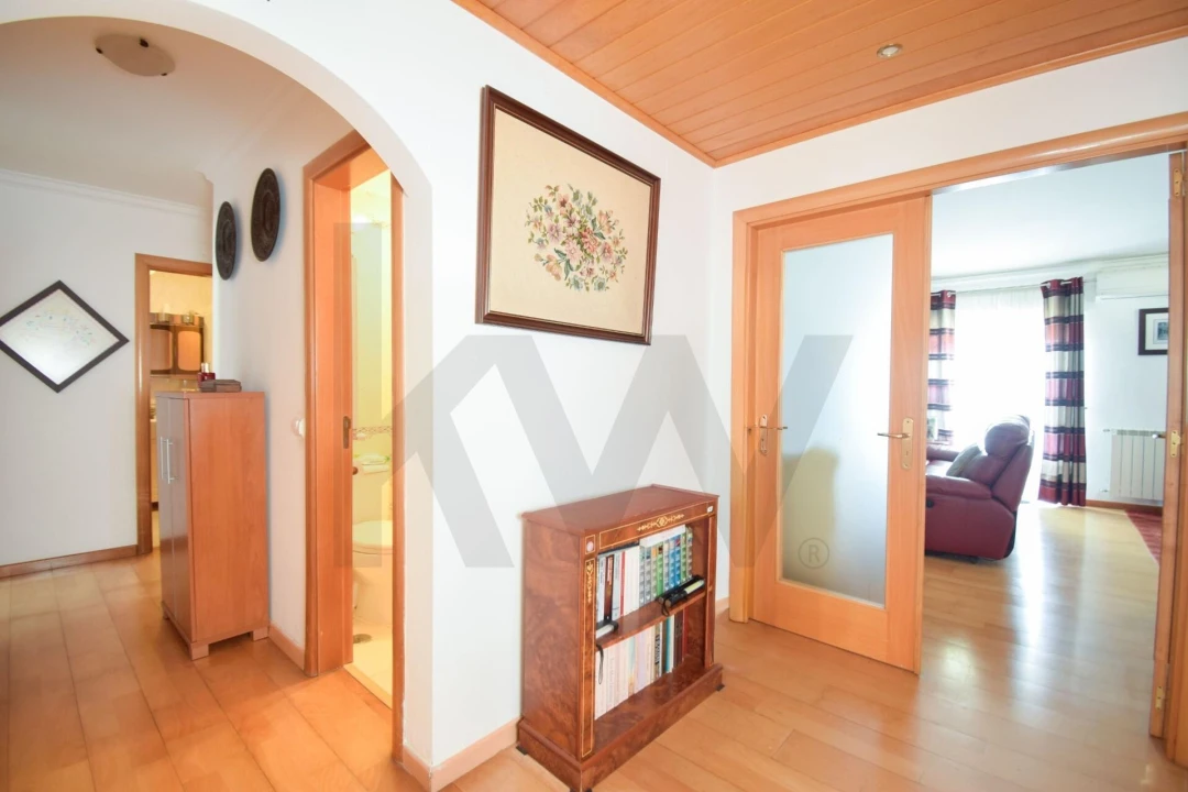Apartamento T4 para Venda em Carcavelos e Parede Foto 3