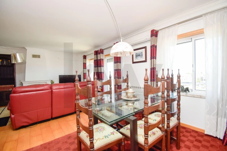 Apartamento T4 para Venda em Carcavelos e Parede Foto 8