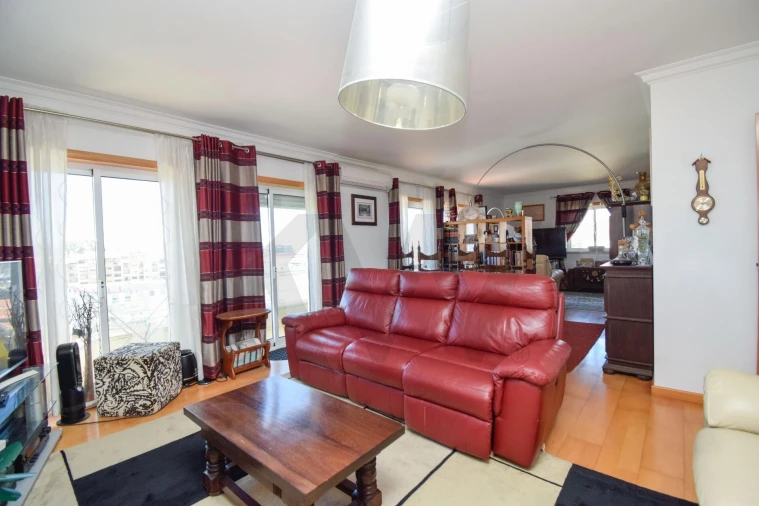 Apartamento T4 para Venda em Carcavelos e Parede Foto 5