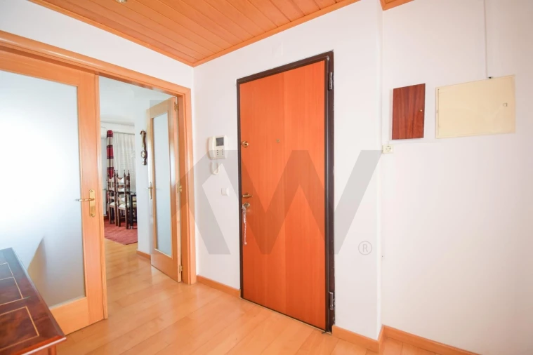 Apartamento T4 para Venda em Carcavelos e Parede Foto 2