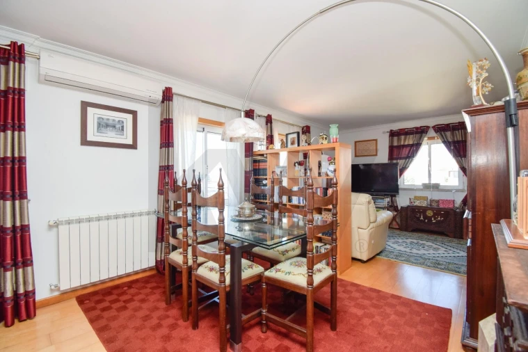Apartamento T4 para Venda em Carcavelos e Parede Foto 9