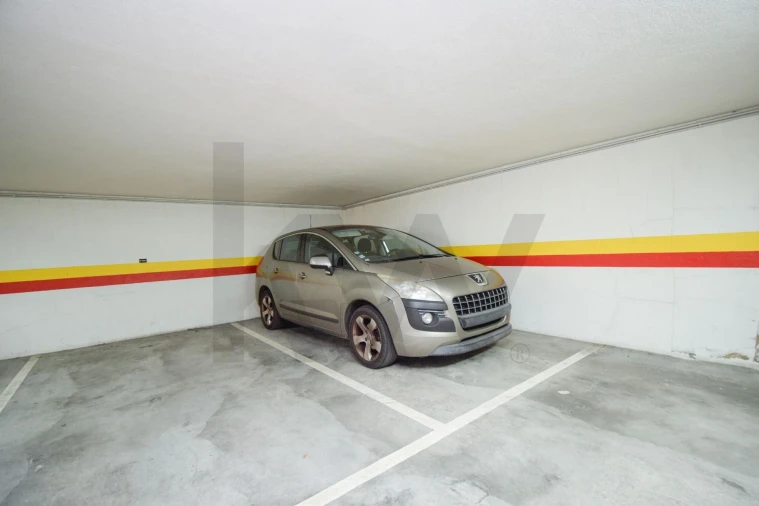 Apartamento T4 para Venda em Carcavelos e Parede Foto 31