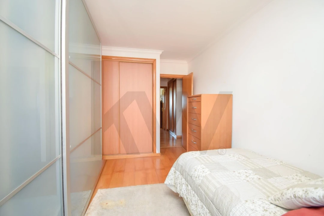 Apartamento T4 para Venda em Carcavelos e Parede Foto 25