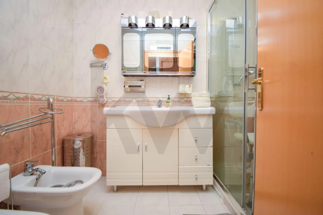 Apartamento T4 para Venda em Carcavelos e Parede Foto 27