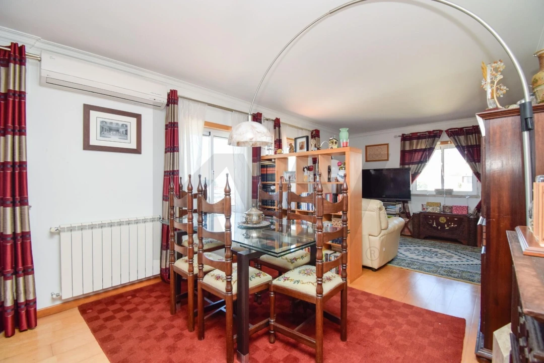 Apartamento T4 para Venda em Carcavelos e Parede Foto 9