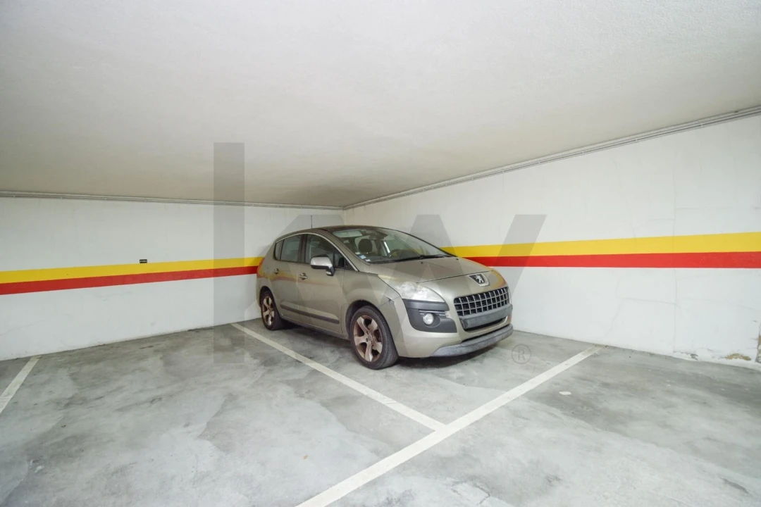 Apartamento T4 para Venda em Carcavelos e Parede Foto 31