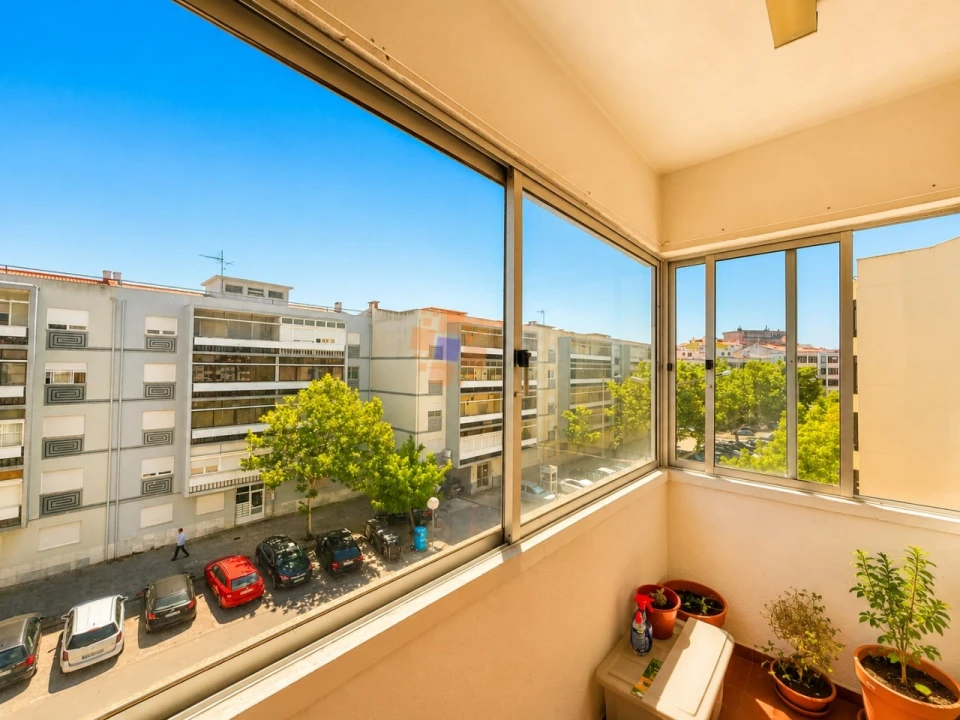 Apartamento T1 para Venda em Laranjeiro e Feijó Foto 9
