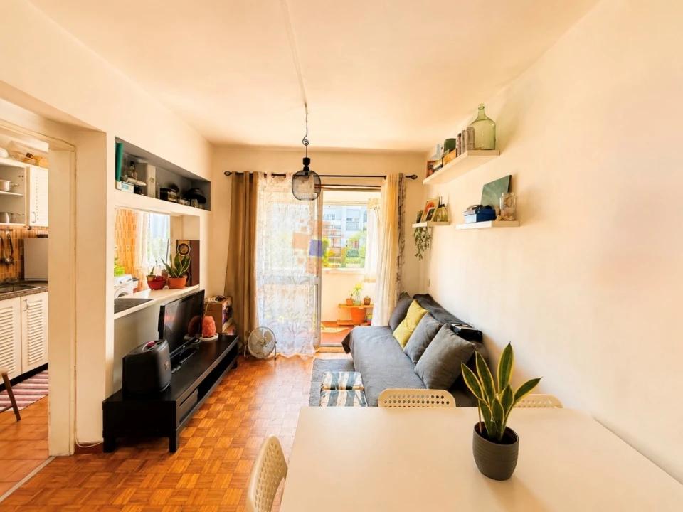 Apartamento T1 para Venda em Laranjeiro e Feijó Foto 3